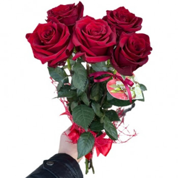 5 красных роз 60 см