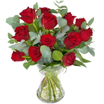 15 красных роз с зеленью (40 см)