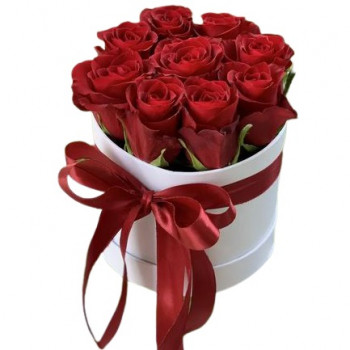 9 red roses in a box