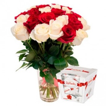 Sarkanas un baltas rozes 50 cm ar Rafaello (maināms ziedu daudzums)