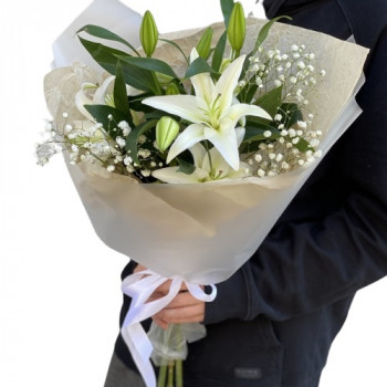 Bouquet of white lilies with gypsophila (3 pcs)