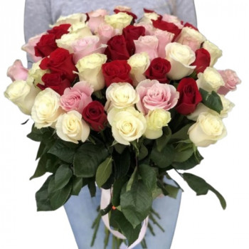 51 белая, красная и розовая роза 50 см
