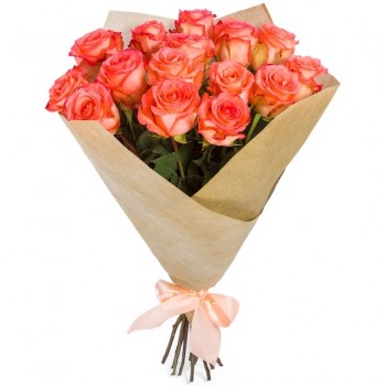 Розовые розы 50 см в крафт бумаге