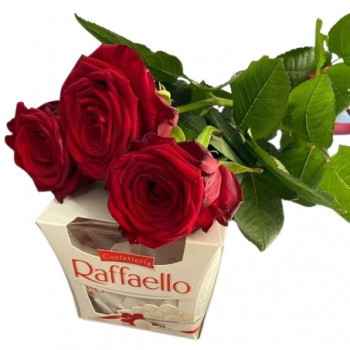 Трио Красных Роз и Рафаэлло (70 cм)