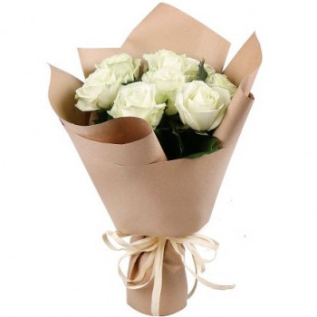 9 белых роз в упаковке 40 см