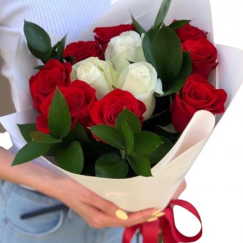 Rožu pušķis Romance 40 cm
